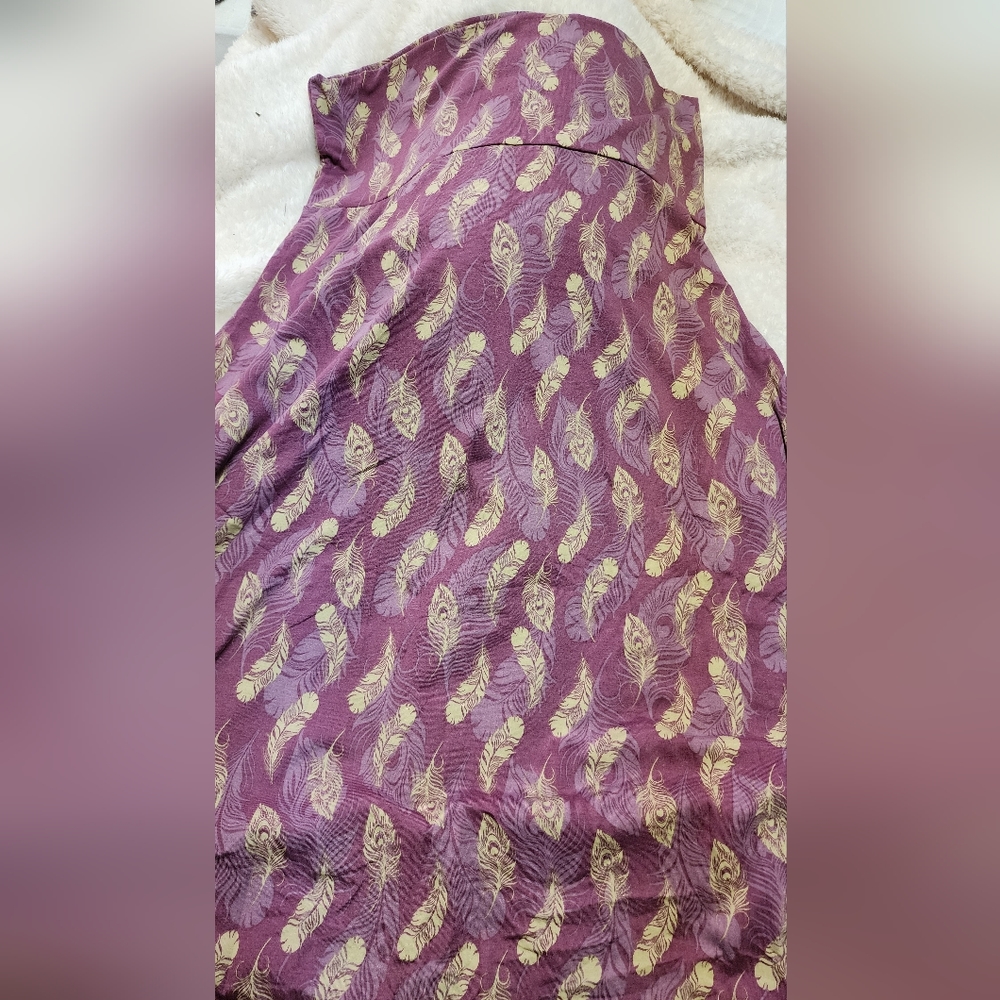 Lularoe Maxi skirt, 2XL Pink Feathers